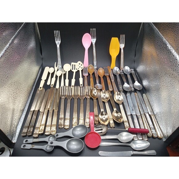 Huge Lot Of OVER 50 Childrens Plastic And Metal Spoons, Forks, Knives, Chilton + - Picture 14 of 14
